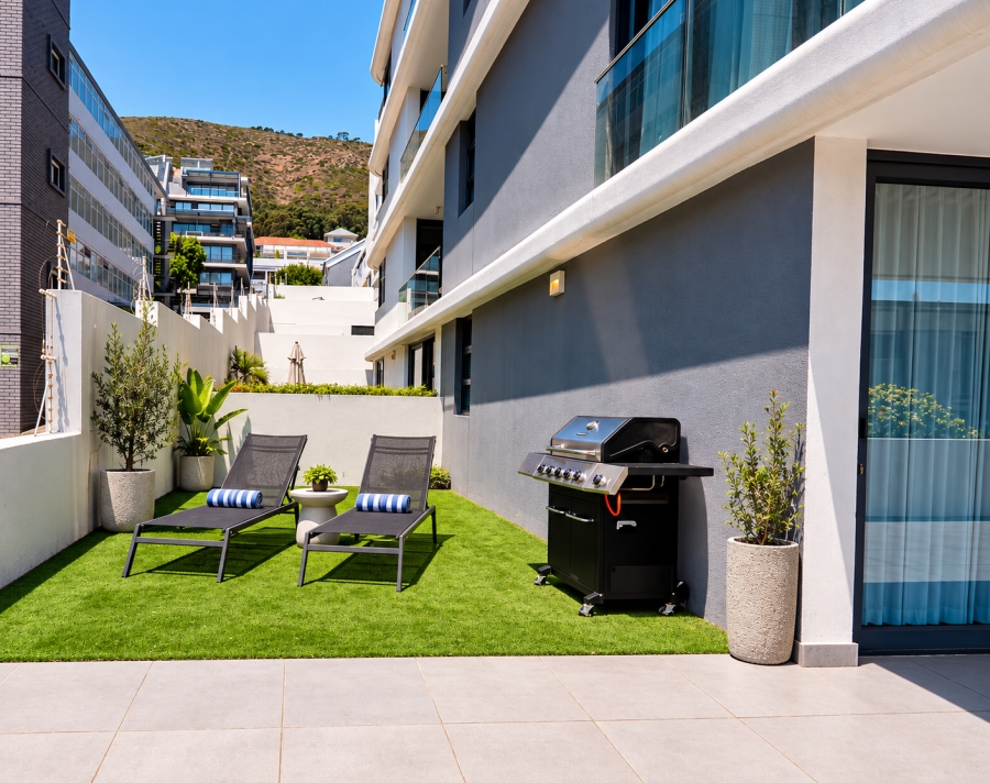 2 Bedroom Property for Sale in Sea Point Western Cape